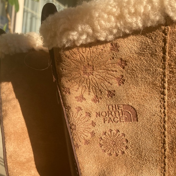 North Face winter boots - Picture 3 of 9